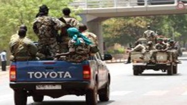 Mali : les putschistes rétablissent la Constitution, les rebelles gagnent du terrain dans le Nord