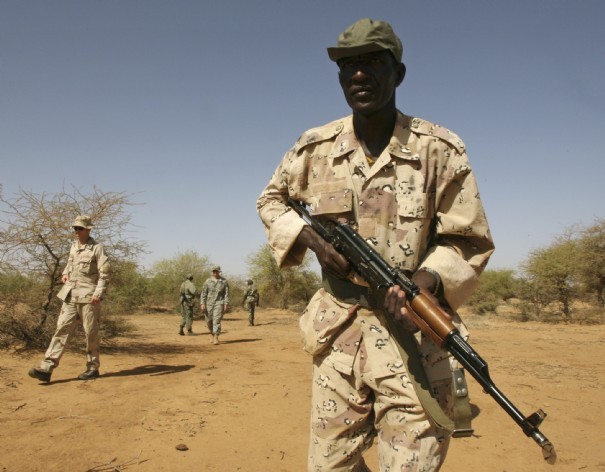 Cinq français enlevés au Niger : réunion d’urgence du Conseil de Défense à Paris et Sarkozy pointe du doigt Al Qaida au Maghreb