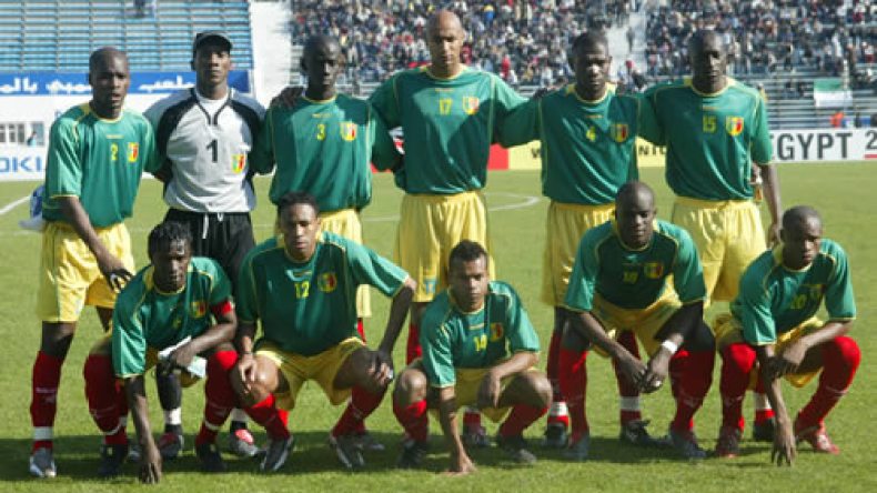 مكان مواجهة “الخضر” يربك الماليين