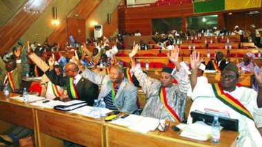 Mali: le mandat des députés prorogé jusqu'à la fin de la transition