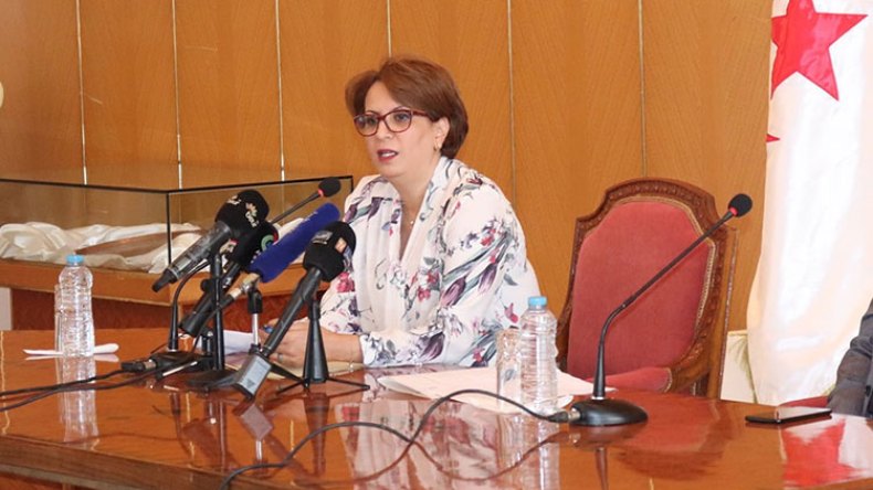 بن دودة تتبرأ من مديرتها وتؤكد أنها لن تسمح بعرقلة عمل الفنانين