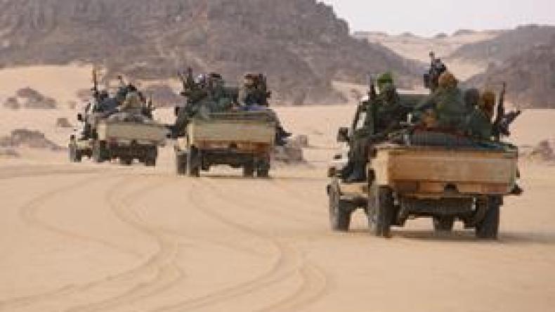 موريتانيا تفرج عن 20 بارون مخدرات وأسلحة ضمن “صفقة” لتحرير رهائن فرنسا