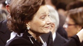 ماما‭ ‬سوزان‭ ‬تفر‭ ‬نحو‭ ‬لندن‭ ‬وتتخلى‭ ‬عن‭ ..‬‮”‬البابا‮”‬‭!!‬