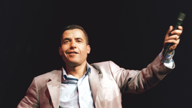 الشّاب مامي يغني مع سميرة سعيد بمهرجان الراي في وجدة