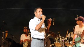 مامي:خالد تخلى عن الجزائر في سنوات المحنة وعاد اليوم ليتغنى بالوطنية