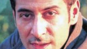 الفنان السوري عمايري يحدث “فوضى” بالمسرح الوطني