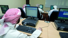 الإماراتيون يأكلون عبر الانترنت