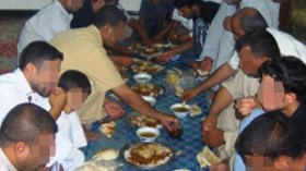 شخشوخة‭ ‬وذبائح‭ ‬وأصناف‭ ‬من‭ ‬الحلوى‭ ‬في‭ ‬ولائم‭ ‬العزاء‭!‬