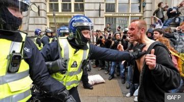 Des milliers d'étudiants manifestent à Londres sous haute surveillance