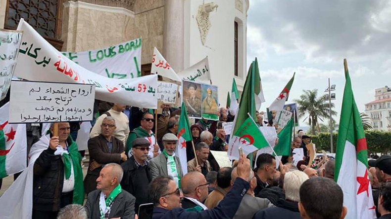 يا جزائر نبنيك طوبة طوبة ومتحكمناش حكومة معطوبة