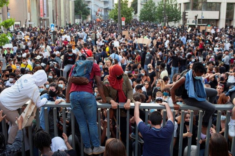 Paris: Manifestation massive en mémoire d’Adama Traoré et George Floyd