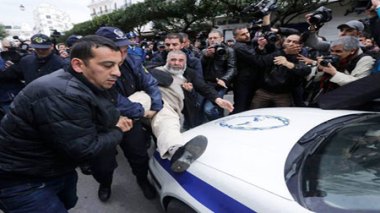 Une manifestation anti-quatrième mandat brutalement réprimée à Alger