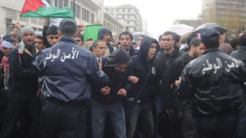 شوارع الجزائر تحت ضغط المتضامنين وقوات الأمن في حالة استنفار هذا الجمعة