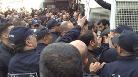 الأمن يفرق وقفة احتجاجية في العاصمة