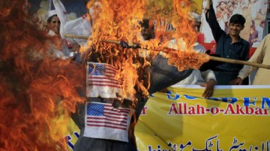 Corans brûlés: les manifestations anti-américaines gagnent le Pakistan