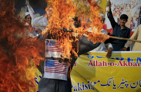 Corans brûlés: les manifestations anti-américaines gagnent le Pakistan