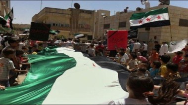 Syrie : des dizaines de milliers de manifestants à Alep et Idleb, 8 civils tués