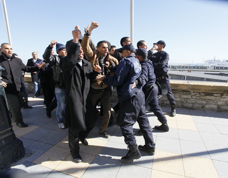 Human Rights League condemns control on syndicalists