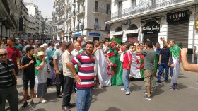 Les Algériens continuent de manifester pour le 24e vendredi