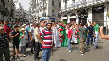 Les Algériens continuent de manifester pour le 24e vendredi