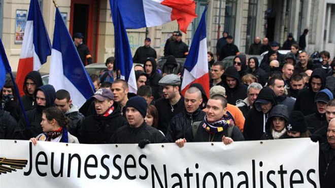 العلمانيون واليهود والجبهة الوطنية يتّحدون ضد العرب والمسلمين بفرنسا