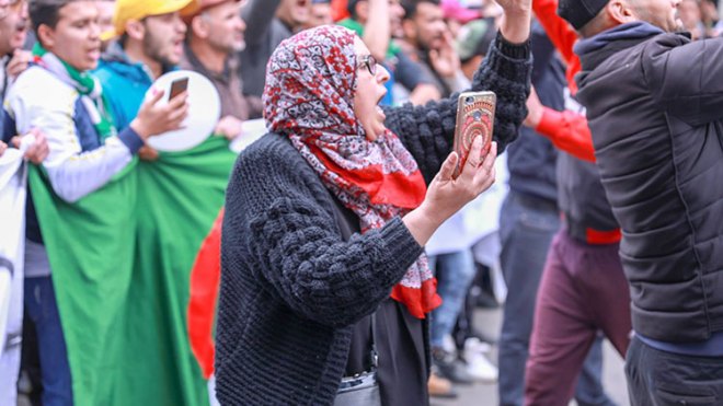 مبادرة نخبوية لحل الأزمة في إطار الدستور
