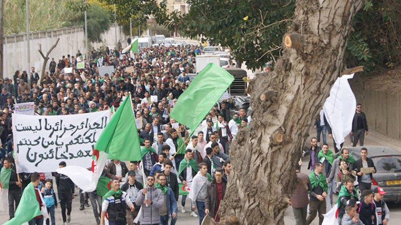 الحراك متواصل بالولايات بشعار “يتنحاو قاع”
