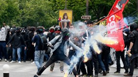 مواجهات عنيفة بباريس في مظاهرة ضد قانون العمل الجديد