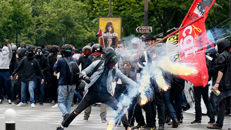 مواجهات عنيفة بباريس في مظاهرة ضد قانون العمل الجديد