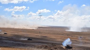 Le Général-Major Chanegriha supervise à Oran un exercice avec munitions réelles par les unités de la 8ème Division Blindée