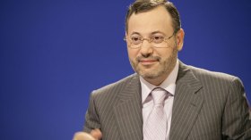 ألمانيا تُبخّر أحلام السيسي وتفرج عن أحمد منصور