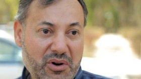 مصر تصادر ممتلكات وأموال مذيع “الجزيرة” أحمد منصور