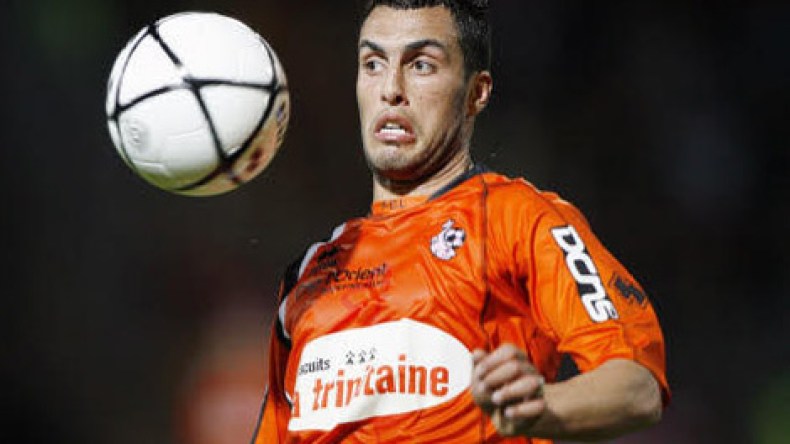 منصوري يعود للميادين ويوقع في ناد فرنسي هاو