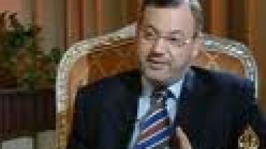 Ahmed Mansour battu par des manifestants en Égypte.