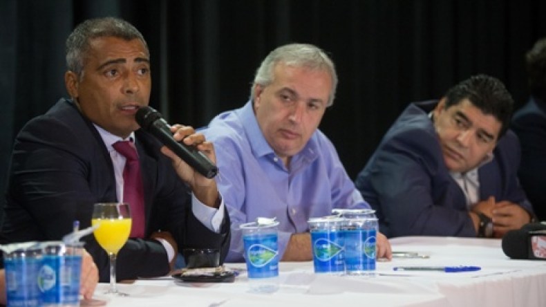 مارادونا وروماريو في هجوم مضاد لدكّ معاقل “الرأسمالية”