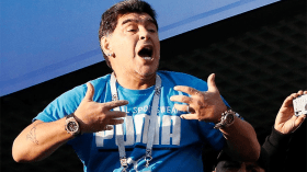 مارادونا يغادر المستشفى بعد تحسن حالته