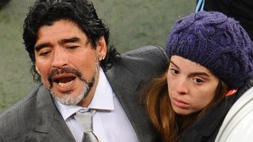 مارادونا يسعى لسجن ابنته!
