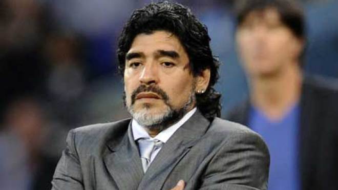 مارادونا: “السلطات الإيطالية تنظر إليّ وكأنّني خائن”!