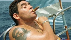 مارادونا يُعلن عن استعداده للتطوع في الجيش الفنزويلي ضد المعارضة.. !