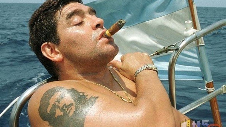 مارادونا يُعلن عن استعداده للتطوع في الجيش الفنزويلي ضد المعارضة.. !