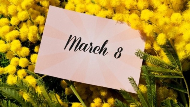 بين الرجل والمرأة في عيد المرأة