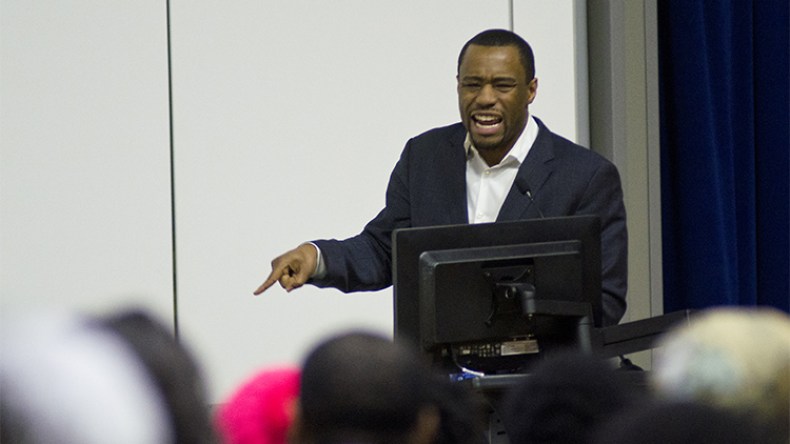 مارك هيل يصفع مُهرْولي الخليج!