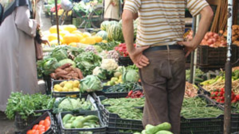 اتفاق‭ ‬ما‭ ‬بين‭ ‬وزارتي‭ ‬التجارة‭ ‬والاتصال‭ ‬لإعادة‭ ‬ضبط‭ ‬السوق‭ ‬ومحاربة‭ ‬المضاربة