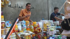 مداهمات ليلية للمتاجر والمخازن لمصادرة السلع الفاسدة والمغشوشة