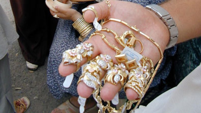 الإشاعات تلهب أسعار الذهب في الجزائر