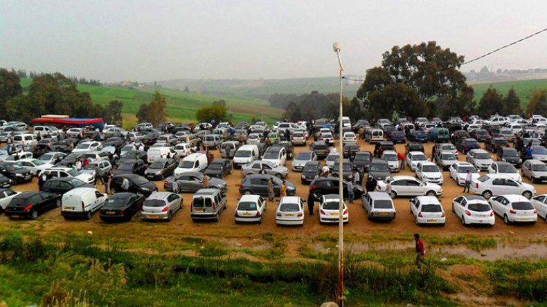 سوق تيجلابين للسيارات المستعملة يفتح أبوابه من جديد