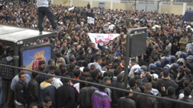 “مسيرة التغيير” تنقسم بين متظاهرين وفضوليين وداعمين لبوتفليقة