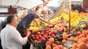 مواطنون يودّعون “الكماليات” والمقاهي تشتكي هروب زبائنها