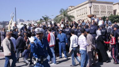 Des dizaines de personnes empêchées de marcher à Alger