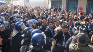 Marche à Alger : près de 1500 manifestants quadrillés à la Place du 1er-Mai par un impressionnant dispositif sécuritaire